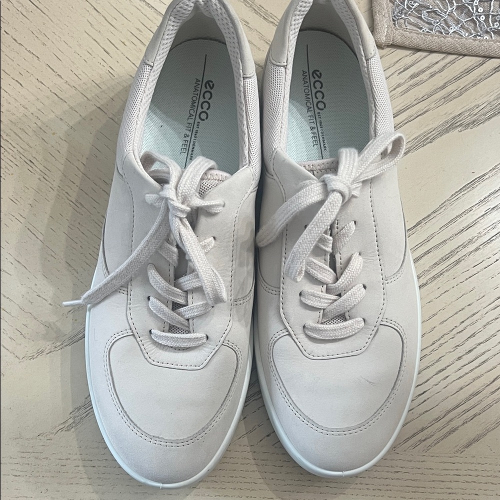 Ecco Women's Light Beige Sneakers